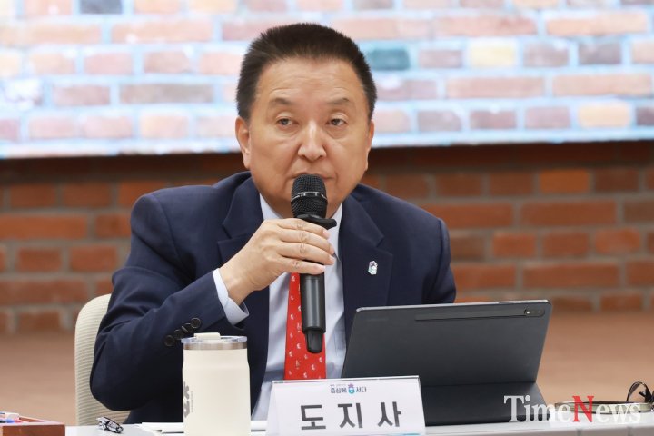 [김영환 충북도지사, “도정 성과는 공직자 제안에서 출발”]