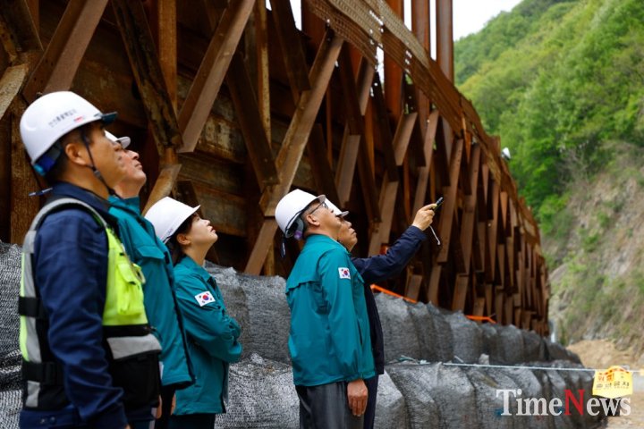 [충주시, ‘명서 급경사지 붕괴위험지역 정비사업’ 현장점검 실시]