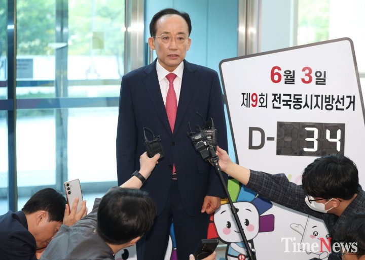 질문에 답하는 추경호