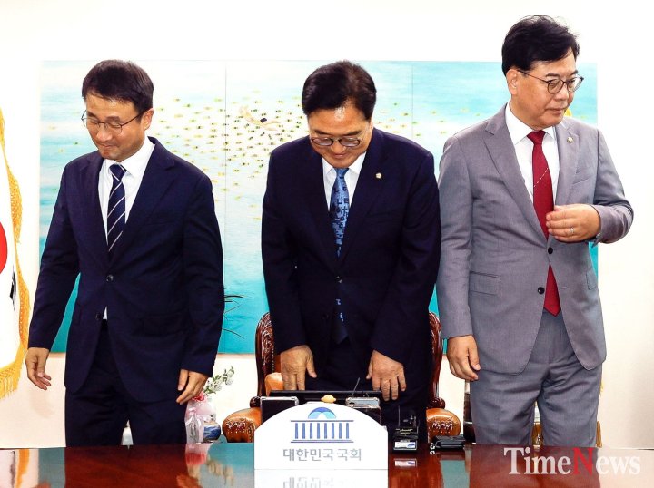 여야 원내대표, 기념 촬영을   [공동취재]마치고