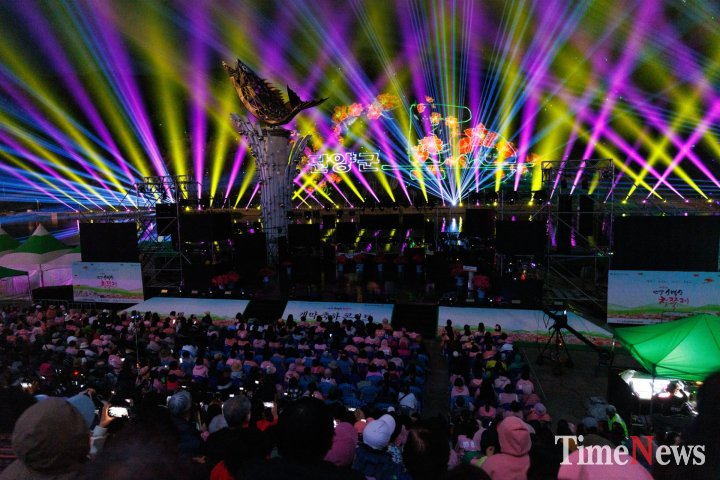 [24일까지 3일간… 개막콘서트·철쭉힐링콘서트·사투리경연대회 등 볼거리 풍성-지난해  소백산 철쭉제]
