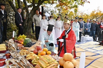남해군, ‘군민의 날 및 화전문화제’ 성화 채화