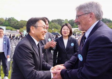 강기정 광주시장, 돌린저에 “광주 지켜줘 감사" 