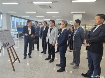 서귀포 강정크루즈항에 국내 최초로 무인자동심사대 도입.