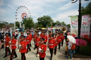 곡성세계장미축제가 오는 19일 섬진강 기차마을에서 개막