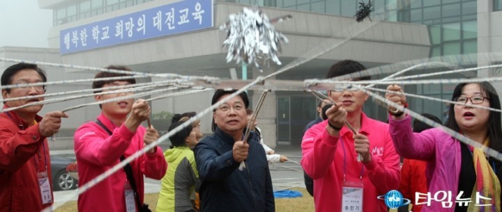 권선택 대전시장, 제기차기는 이렇게 해야 제맛!