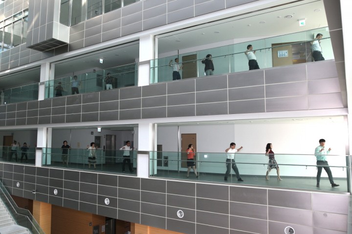 세종시교육청, 전 직원이 참여하는 아침 건강 체조 실시