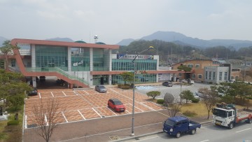충주 산척면,  광장에 주차면 16면 확보 주차난 해결
