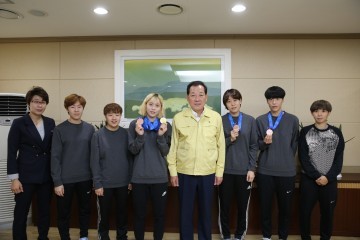성주군청여자태권도선수단 금매달 1개와 단체전 동메달 획득