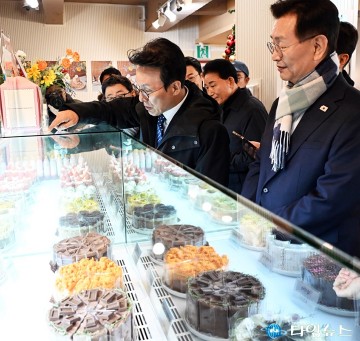 김민석 총리, 대전 중구 ‘빵지순례 성지’ 방문…대흥동 상권 활성화 해법 논의