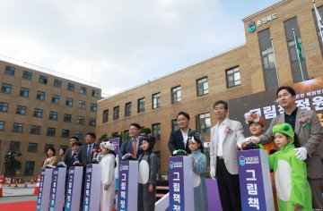 충북도청 본관, ‘그림책정원 1937’으로 재탄생…도민 성금 건축물 문화공간 전환