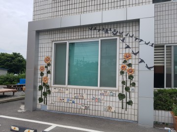 충주시 관공서 건물, 도자공예를 입다