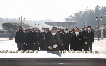 전남대, 5.18 국립묘지 참배로 새해 시작