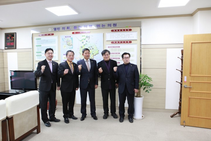 안동시의회 농촌사랑연구회  의원들 예천군의회 방문!