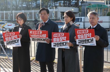 민주 "윤정부, 언론장악·겁박"…외신보도 인용해 비판 공세