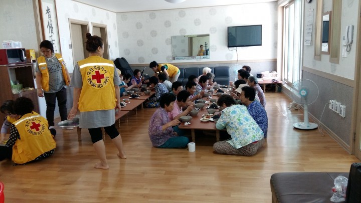 전복죽 한 그릇에 아낌없는 마음을 담아