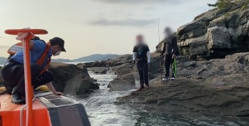 민어도 고립된 낚시객 구조