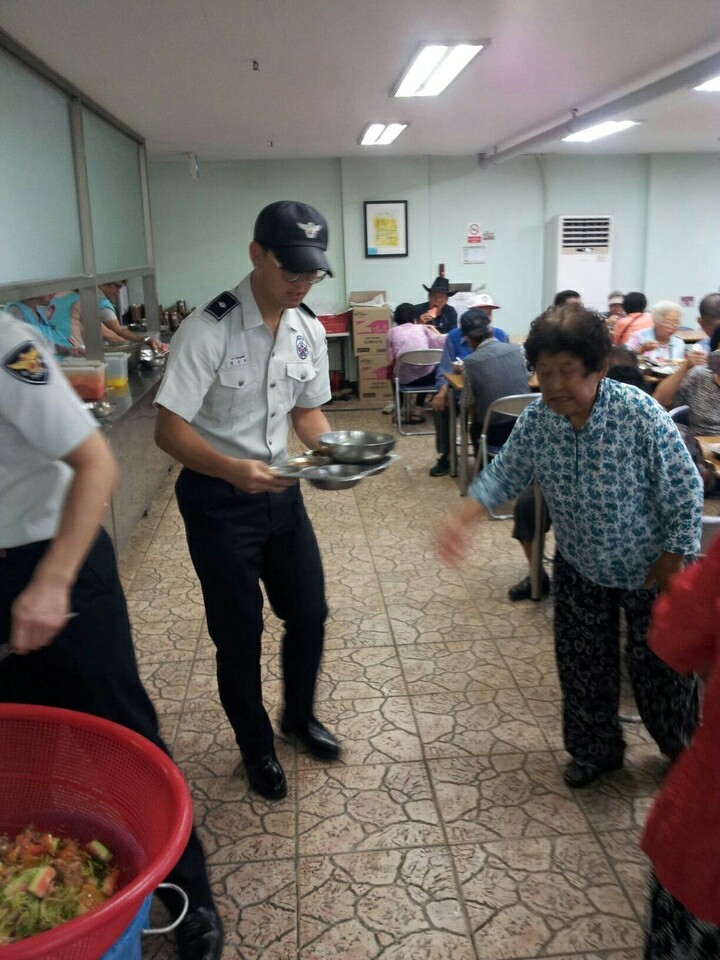 음성경찰서, 부정‧불량식품 없는 무료급식 봉사활동 나서