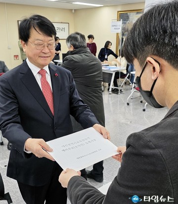 오석진, 대전시교육감 예비후보 1호 등록…선대위 120명 출범