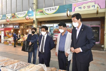 추석맞이 전통시장 장보기 행사 펼친 김천시의회