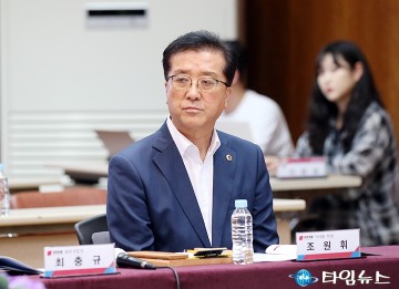 당정협의회에 참석한 조원휘 대전시의회 의장
