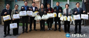 황정아 의원, 송강전통시장 장보기·복지시설 방문…유성구 민생 행보