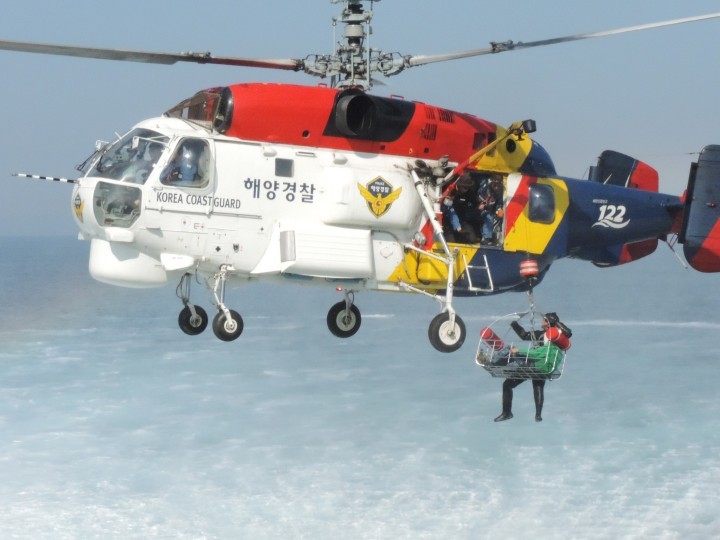 외국인 선원 긴급후송…생명 지장 없어