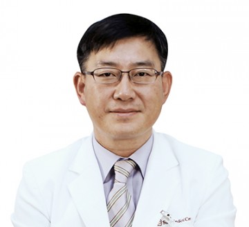 [건강 칼럼] 노년의 건강을 위협하는 골다공증성 척추골절, 치료와 예방은?