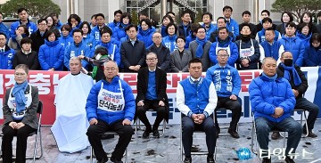 민주당 대전시당 8명 삭발…“대전·충남 통합 외면 못한다” 이장우 압박