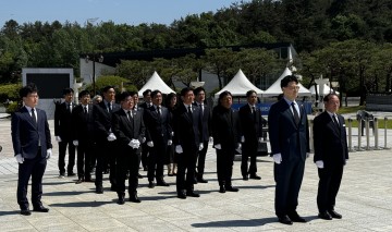 전남교육청, 국립 5‧18 민주묘지 참배