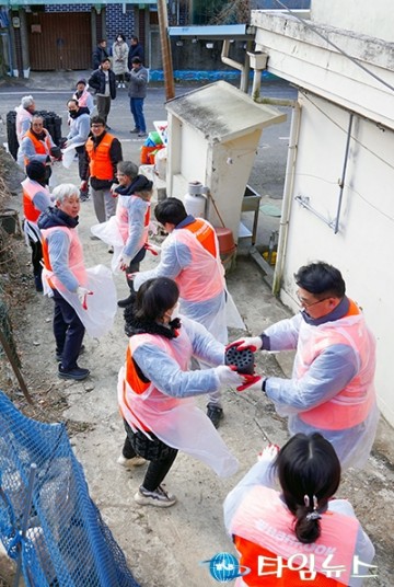 한국타이어, 대덕구·금산서 연탄 3500장 전달 ‘사랑의 릴레이’