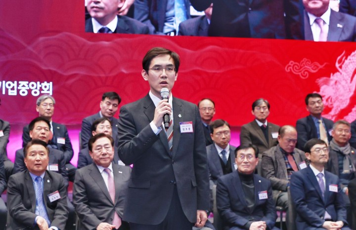 ‘청룡의 해’ 중소기업 건승 기원하는 장호종 경제과학부시장