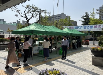지역 상생 나선 심평원 대전충청본부, 직거래 장터로 농가 돕는다