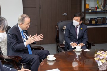 최교진 세종시교육감, 반기문 위원장 만나 기후-환경교육 활성화 방안 논의