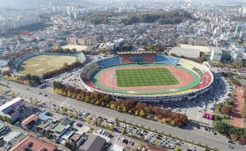 환경연합 "롯데에 특혜주는 전주종합경기장 개발, 부지 소유권 넘기면 기업에 이익 재논의해야"