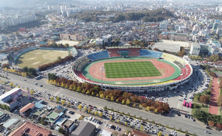 환경연합 "롯데에 특혜주는 전주종합경기장 개발, 부지 소유권 넘기면 기업에 이익 재논의해야"