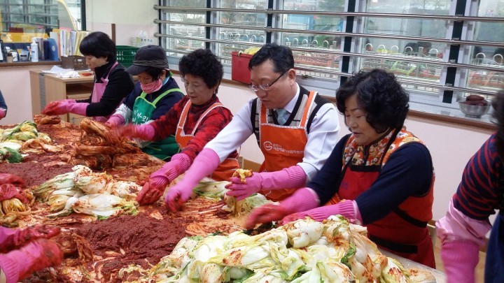 순천 서면생활개선회, 사랑의 김장담그기 실시 