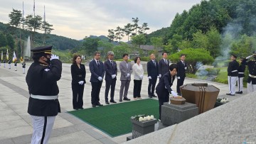 충북남부보훈지청,  청주시 기관장과 괴산 호국원 참배 실시