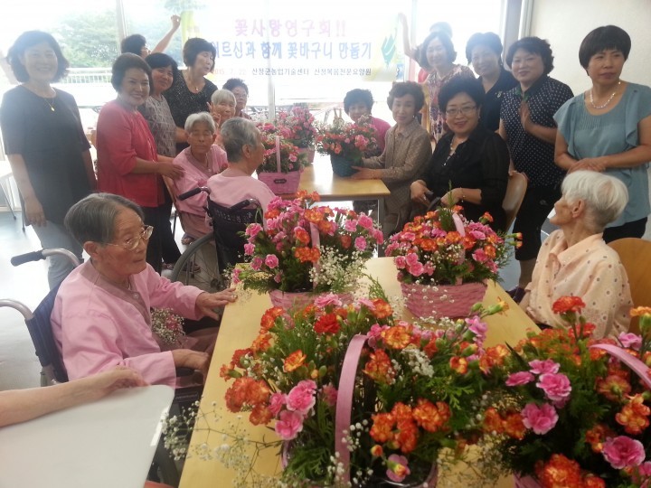 산청 꽃 사랑연구회, 꽃바구니 행복프로그램 운영