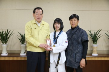 강미르(성주여중3) 세계청소년선수권대회 압도적인 기량차이로 우승!