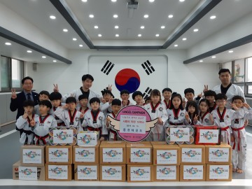 동경태권도학원 사랑의 라면 기증