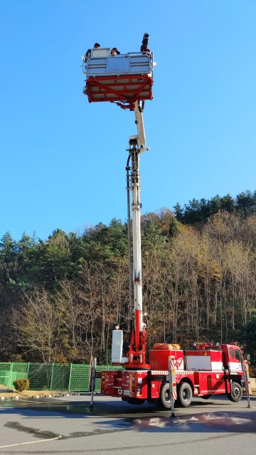 여수소방서, 학동119안전센터 고가사다리차 조작훈련 실시
