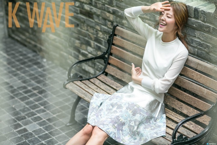 배우 김성은, 한류매거진 케이웨이브(KWAVE) 3월호 공개