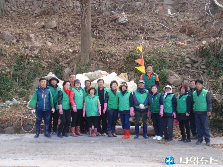 남해군 상주면 새마을지도자회 '해안정화활동 '