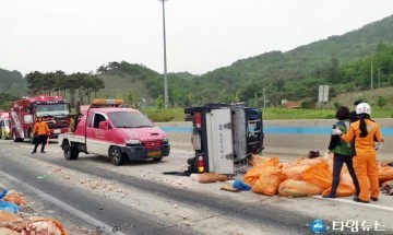 보성소방서 119구조대, 육가공 식품 실은 트럭 전도사고 출동