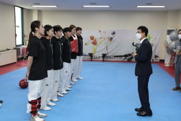 박병규 광산구청장, 여자태권도선수단 격려