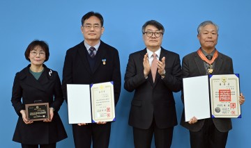 호남대, 퇴직교원 정부포상 전수식·공로패 수여식 