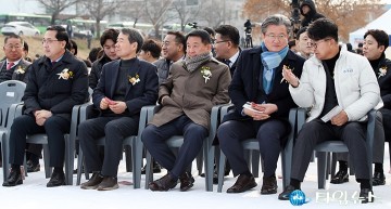 ‘도시철도 2호선 트램’ 착공식에 참석한 박희조·문인환·서철모·정용래·최충규
