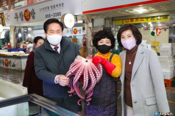 권기창 안동시장, 설밑 전통시장 장보기’행사를 추진한다.