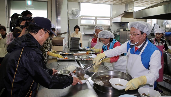 권선택 대전시장, “맛있게 드시고 건강하세요!”